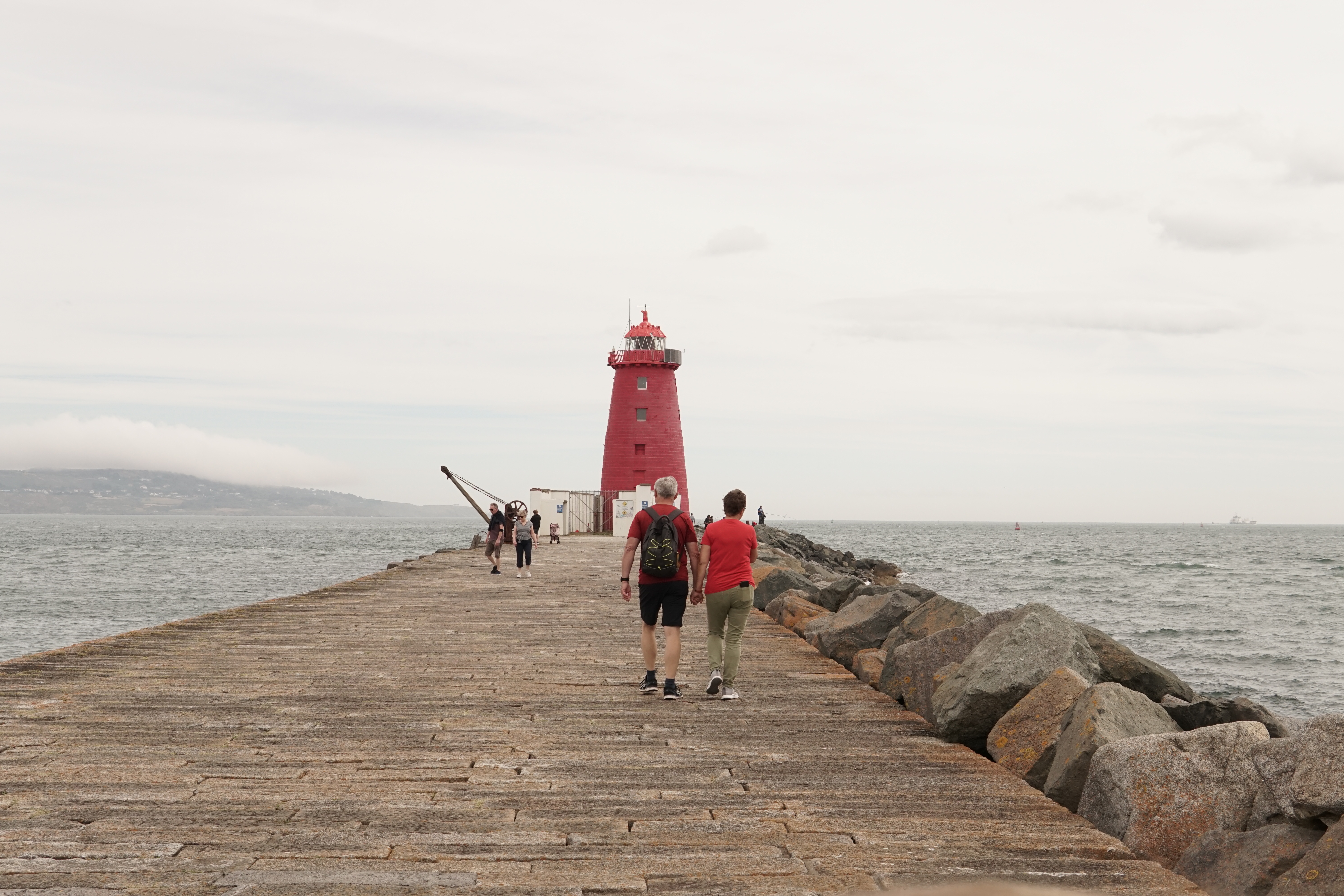 Walking to the lighthouse with pappie and mammie